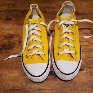 Womans Converse Sneakers